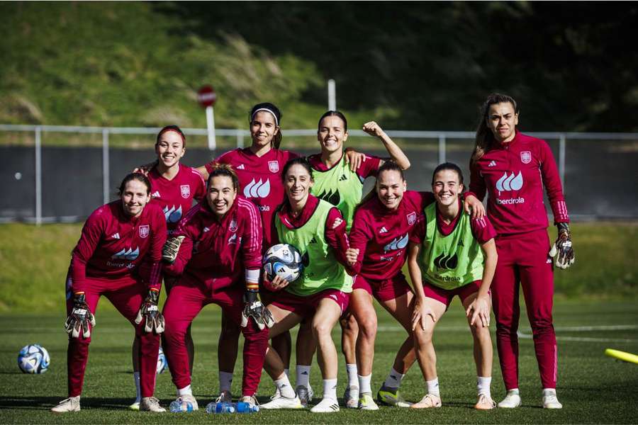 La selección femenina intenta recuperar la alegría para afrontar el choque ante Suiza.