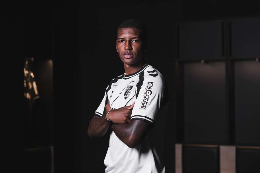 Mosquera chegou este verão do Aston Villa Mosquera chegou este verão do Aston Villa