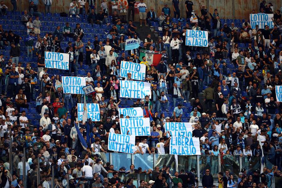 Alcuni tifosi chiedono la cessione