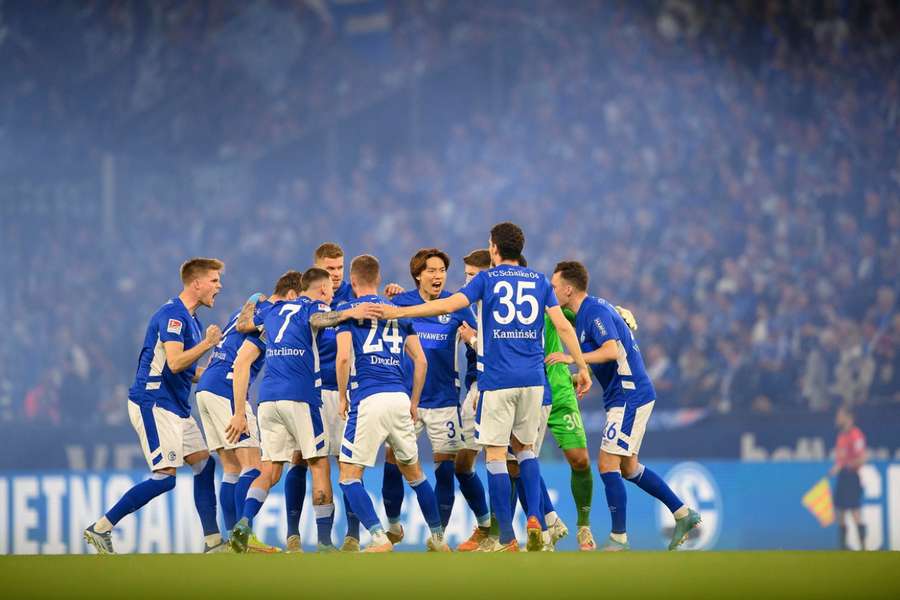 Fotbalisté Schalke slaví postup do Bundesligy