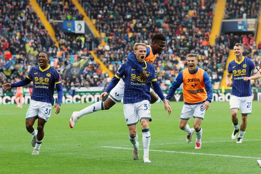 Ondrej Duda esulta per il gol su punizione contro l'Udinese