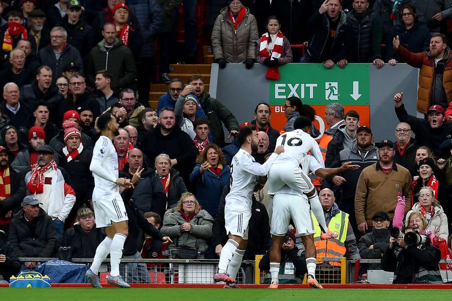 Manchester United venceu em Anfield