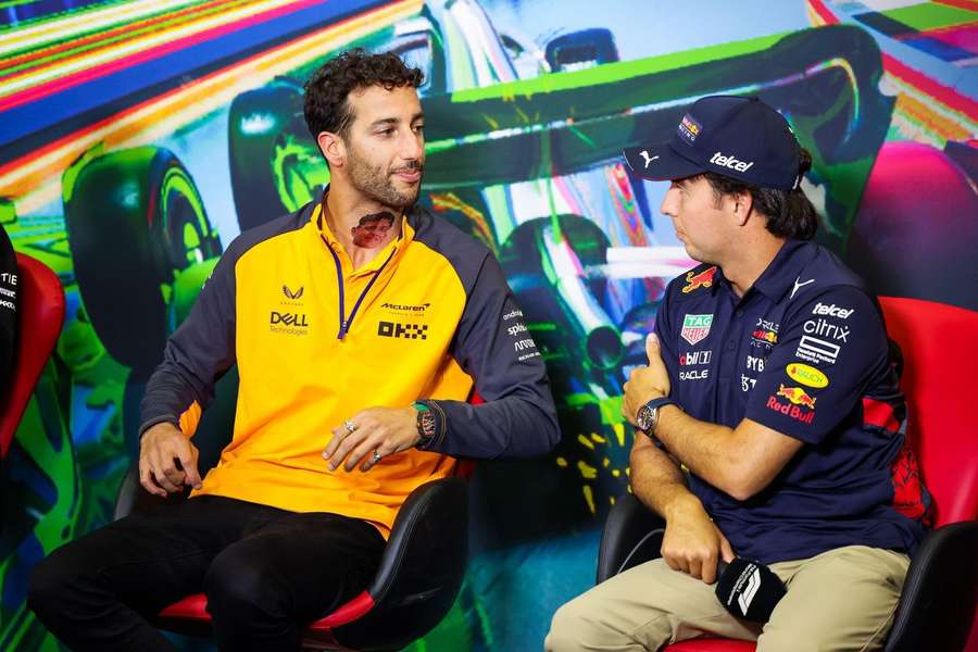 Daniel Ricciardo (l.) und Sergio Perez.