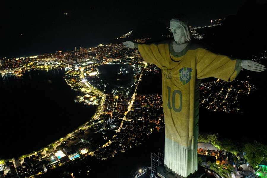 A homenagem prestada a Pelé após a sua morte no Rio de Janeiro 