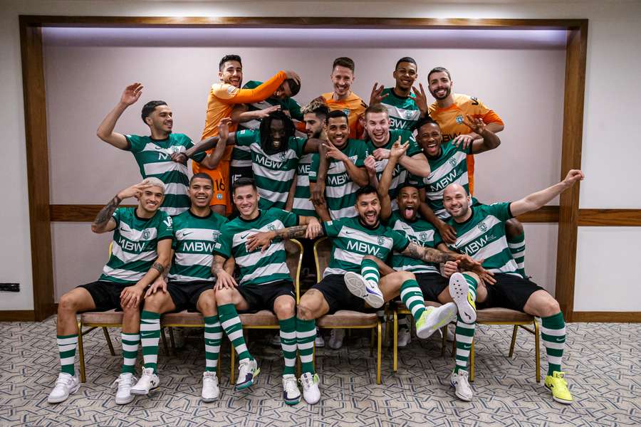 O plantel do Sporting na Arménia 