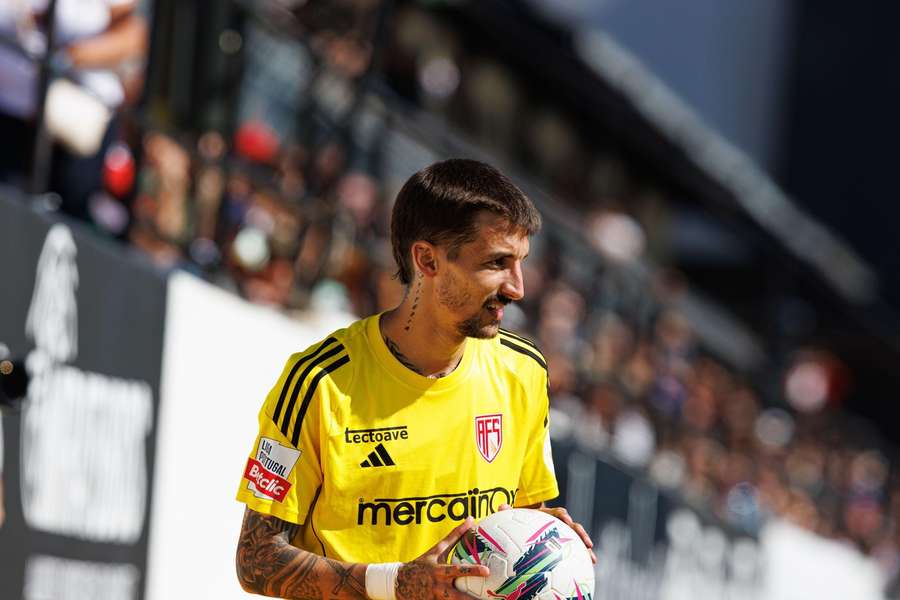 Fernando Fonseca assina com o Leixões até 2027