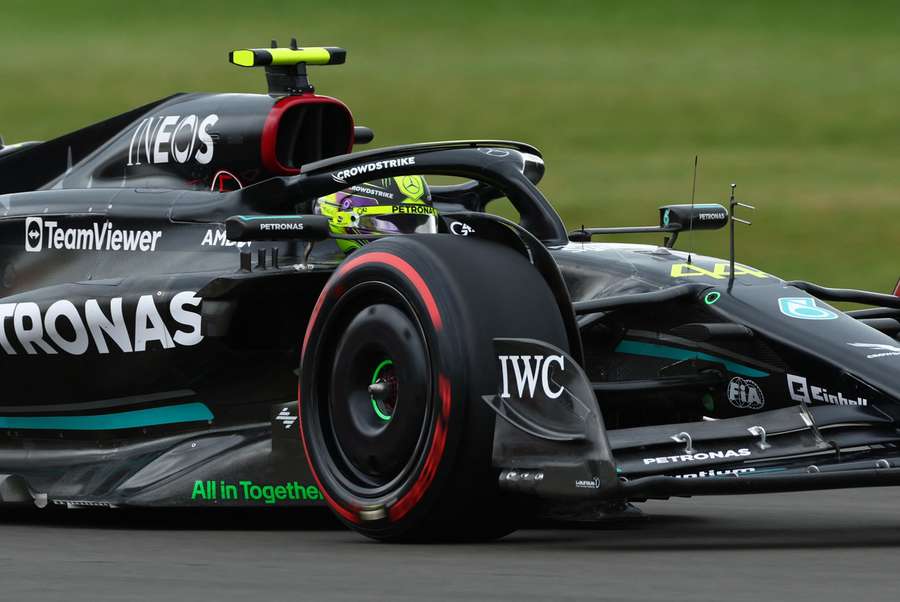 Lewis Hamilton qualificou-se em sétimo para a corrida de domingo em Silverstone