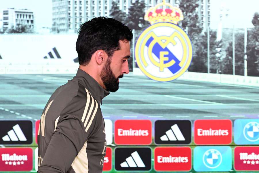 Arbeloa faz seu último jogo à frente do Real Madrid neste sábado (23)