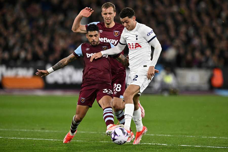 Clássico londrino terminou com placar de igualdade Clássico londrino terminou com placar de igualdade