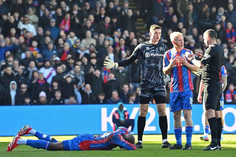 Mateta espéré fin mars, le gardien de Millwall suspendu six matches