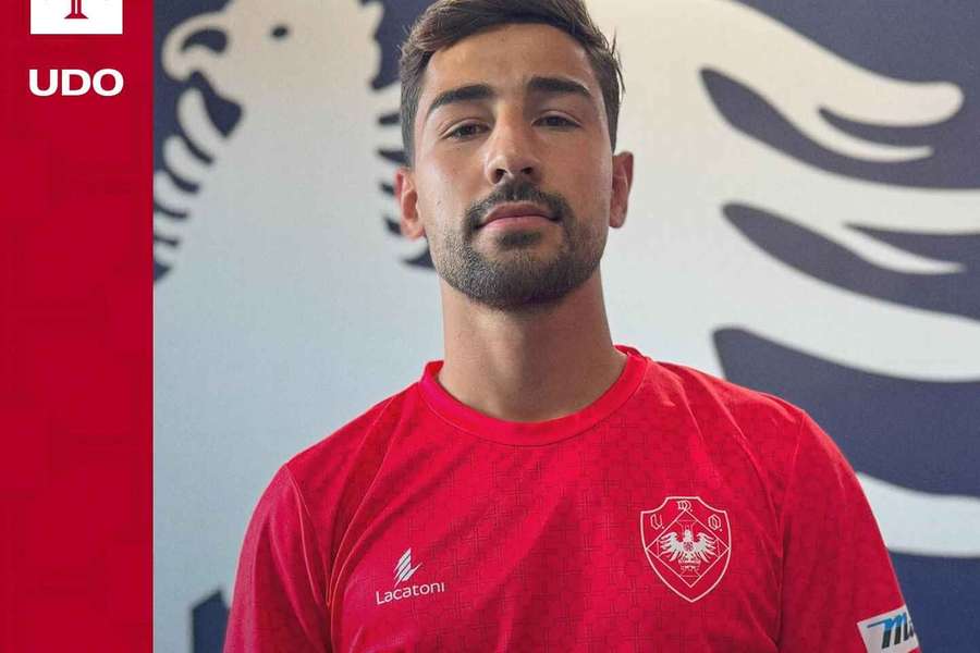 Armando Lopes oficializado pela Oliveirense