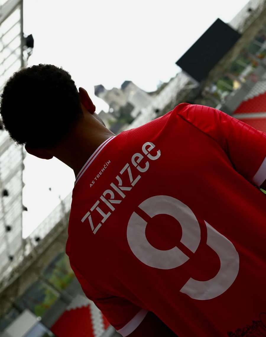 Holanďan si zahrá v Niké lige. Holanďan si zahrá v Niké lige.