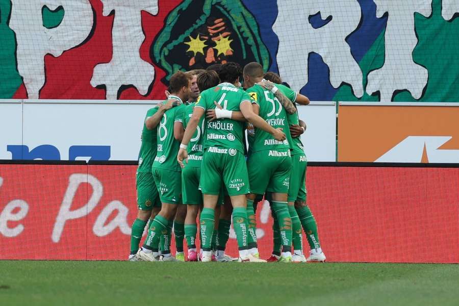 SK Rapid feiert das Siegtor durch Dahl.