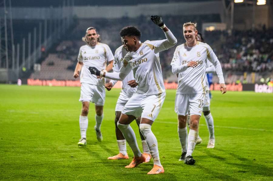 John Mercado poslal Sparu proti Artisu do vedení 1:0. John Mercado poslal Sparu proti Artisu do vedení 1:0.