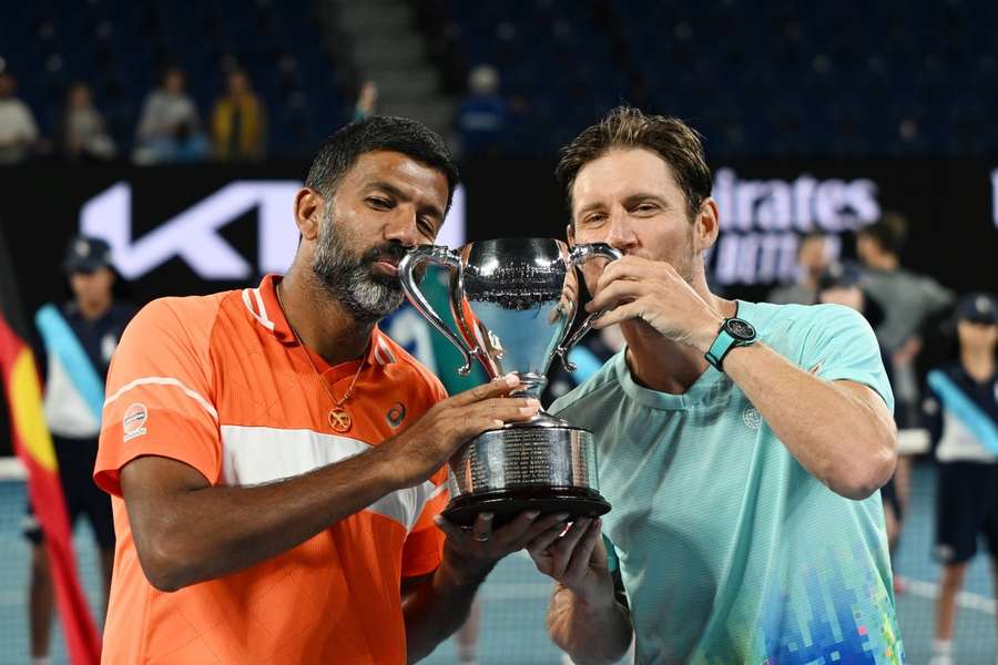 Rohan Bopanna en Matthew Ebden met hun Australian Open-trofee