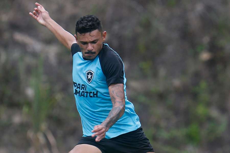 Tiquinho volta ao time do Botafogo nesta quarta (15)