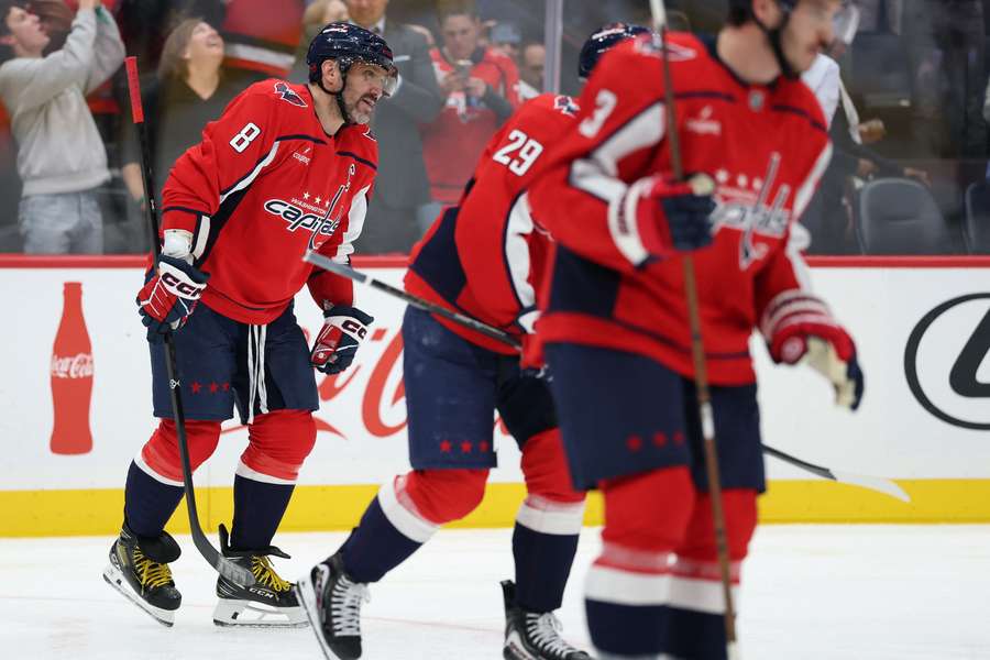 Owieczkin bez bramki, a jego Capitals przegrali w Anaheim po karnych Owieczkin bez bramki, a jego Capitals przegrali w Anaheim po karnych