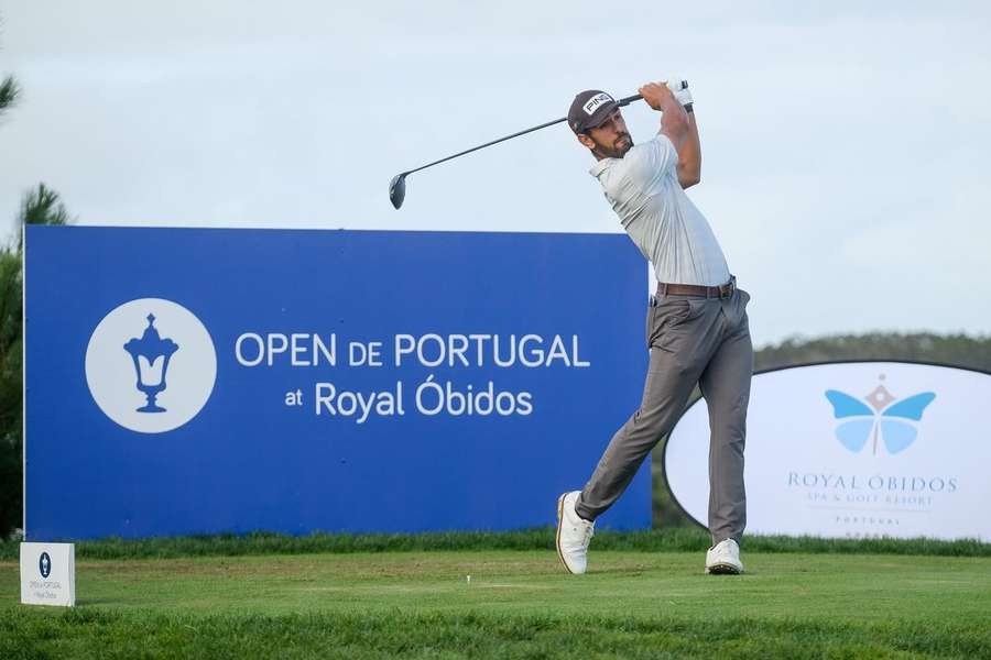 Andrew Wilson e Marco Penge colocaram-se em boa posição para lutar no domingo pelo 61.º título do Open de Portugal