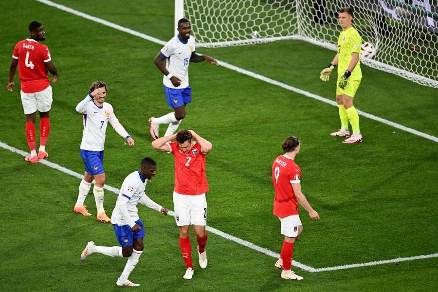 I francesi esultano dopo il gol del vantaggio