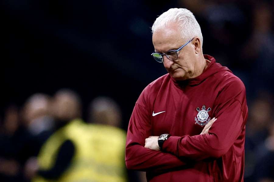 Dorival não resistiu ao desempenho ruim do Corinthians