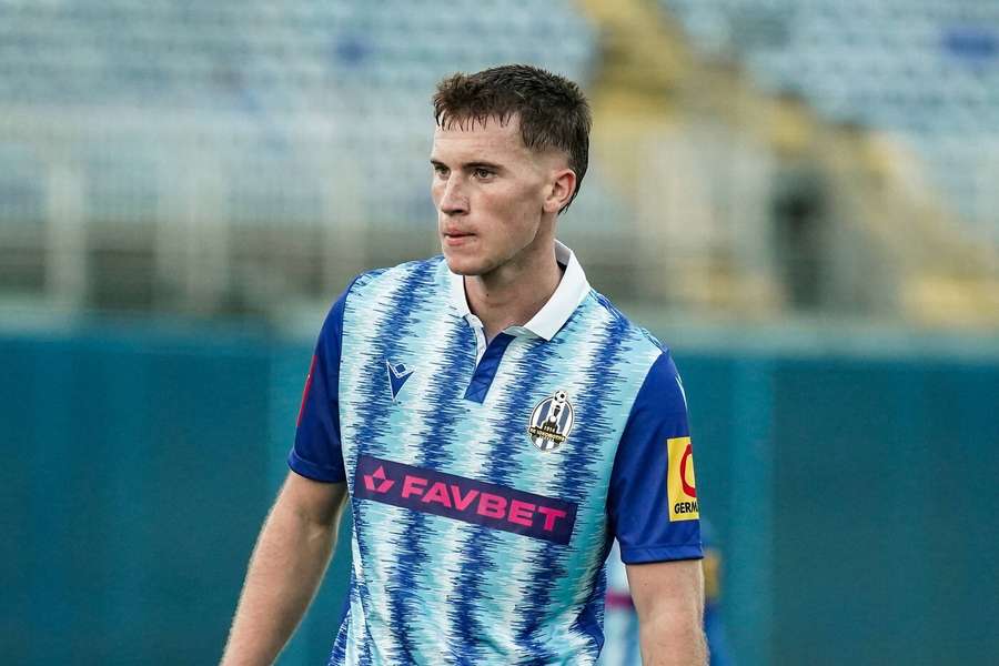 Chorvatský záložník Fabijan Krivak v dresu Lokomotivy Záhřeb.