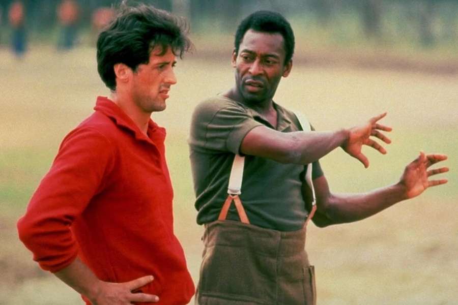 Sylvester Stallone junto a Pelé en la película "Escape to Victory", de 1981 Sylvester Stallone junto a Pelé en la película "Escape to Victory", de 1981