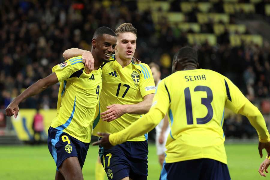 Alexander Isak and Viktor Gyokeres celebrate