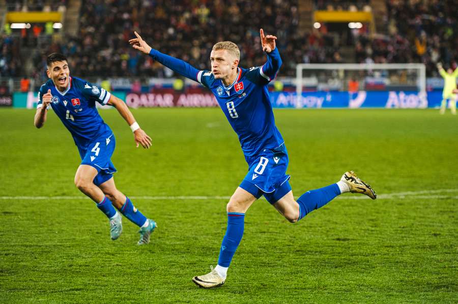 Gólová oslava Bobčeka. Gólová oslava Bobčeka.