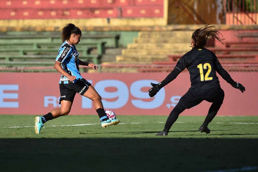 Cassia, hráčka brazilského Gremia, v akci během turnaje Brasil Ladies Cup.