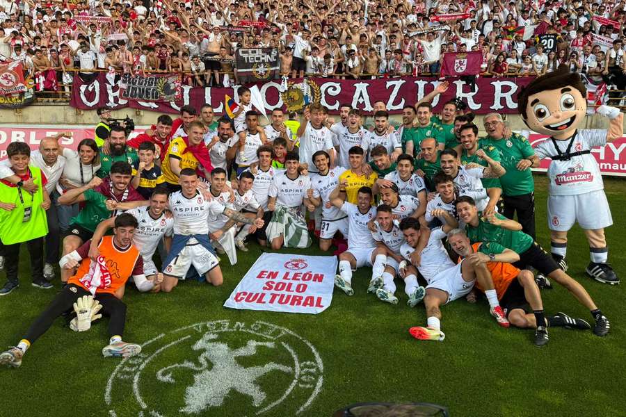 La Cultu celebra el ascenso a Segunda división