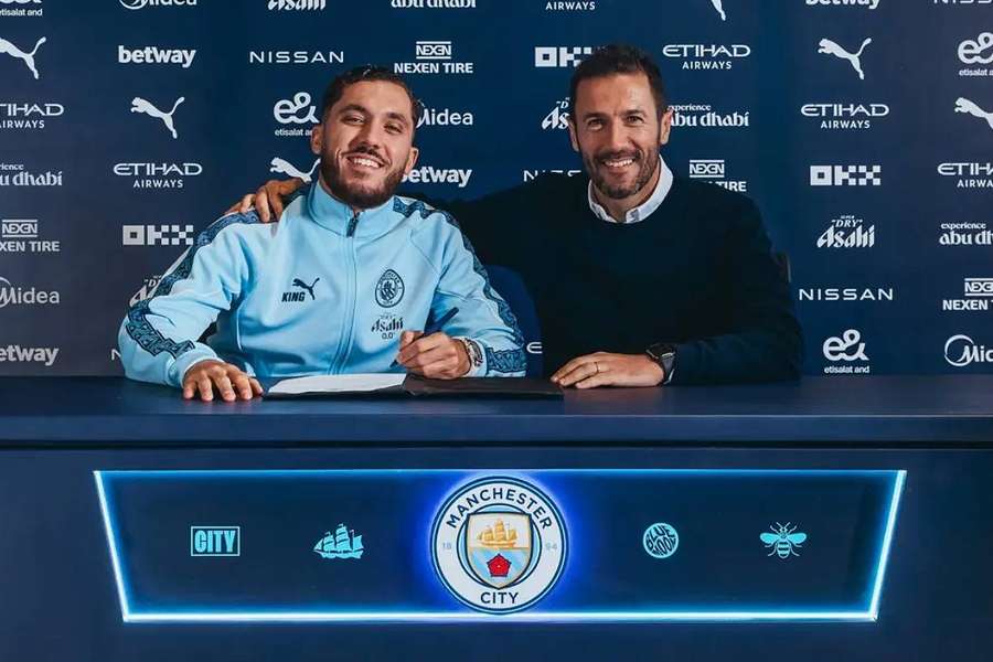 Rayan Cherki est officiellement un joueur de Manchester City. 
