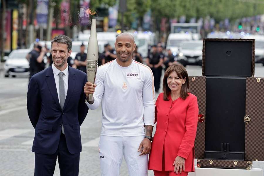 Tony Estanguet aux côtés de Thierry Henry et Anne Hidalgo ce dimanche.