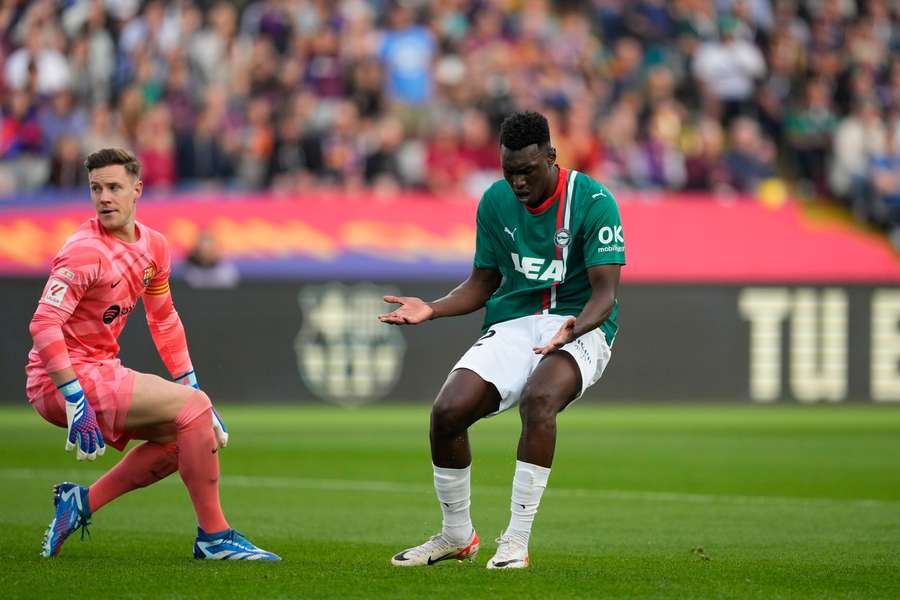 Omorodion abriu o placar contra o Barça, mas perdeu duas grandes chances