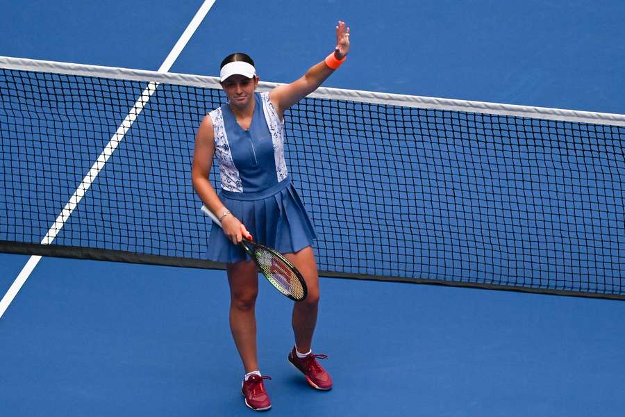 Jelena Ostapenko viert haar overwinning op Jessica Pegula