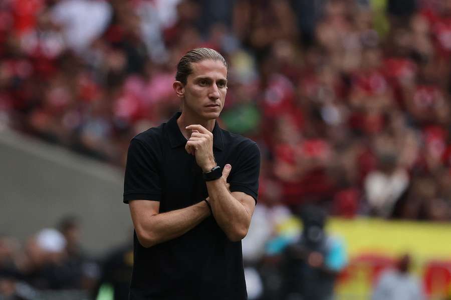 Filipe Luís seguirá no comando do Flamengo em 2025