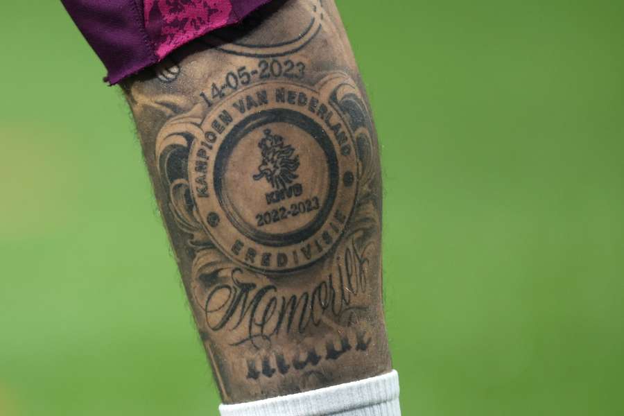 A tattoo on Quilindschy Hartman's leg celebrating the league title he won with Feyenoord in 2023
