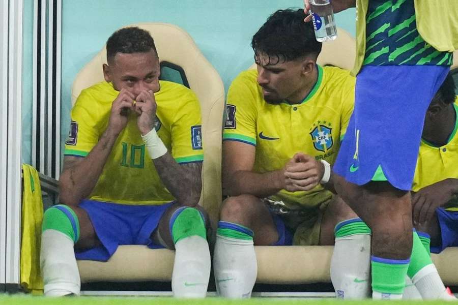 Na partida, a Sérvia marcou 11 faltas, sendo que oito foram em cima de Neymar