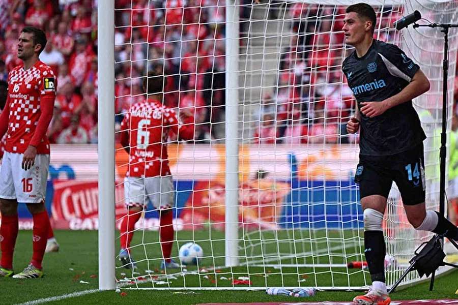 Patrik Schick v utkání proti Mohuči