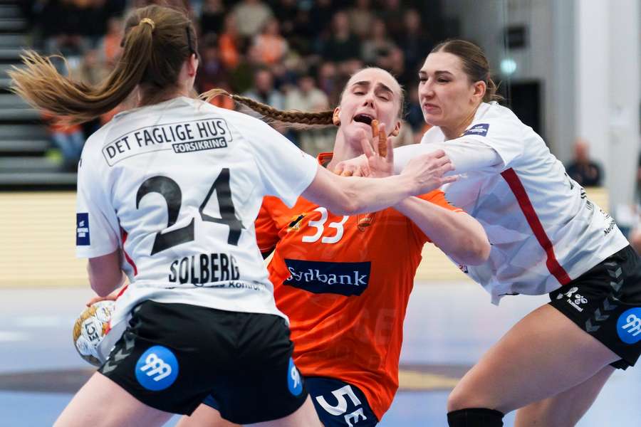 Odense's Thale Rushfeldt Deila is effectfully stopped by the Team Esbjerg defense