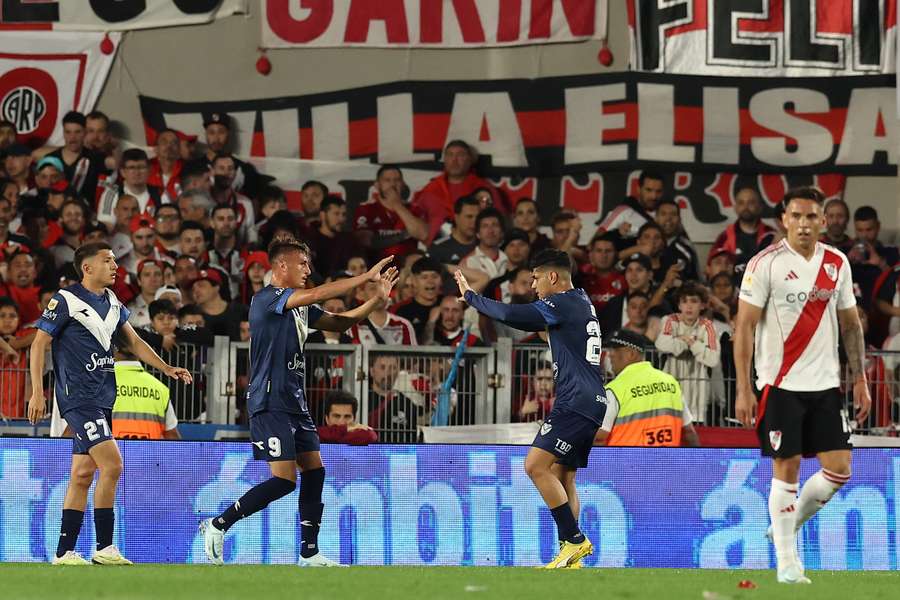 Vélez Sarfield saca un empate en el campo del River Plate.