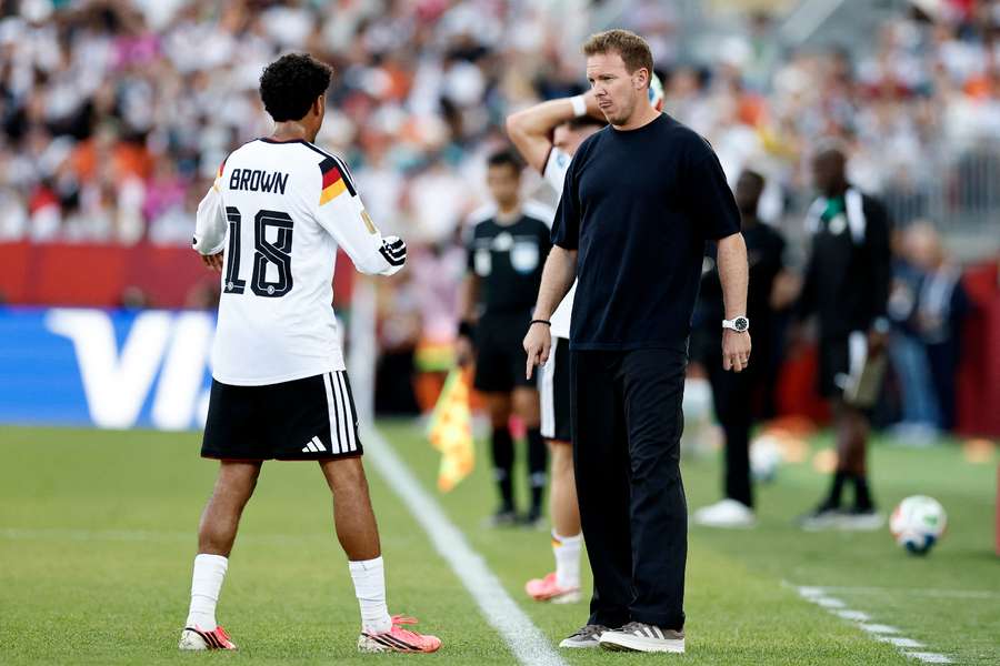 Der an einer Adduktorenverletzung leidende Brown (l.) bekommt definitiv eine Pause
