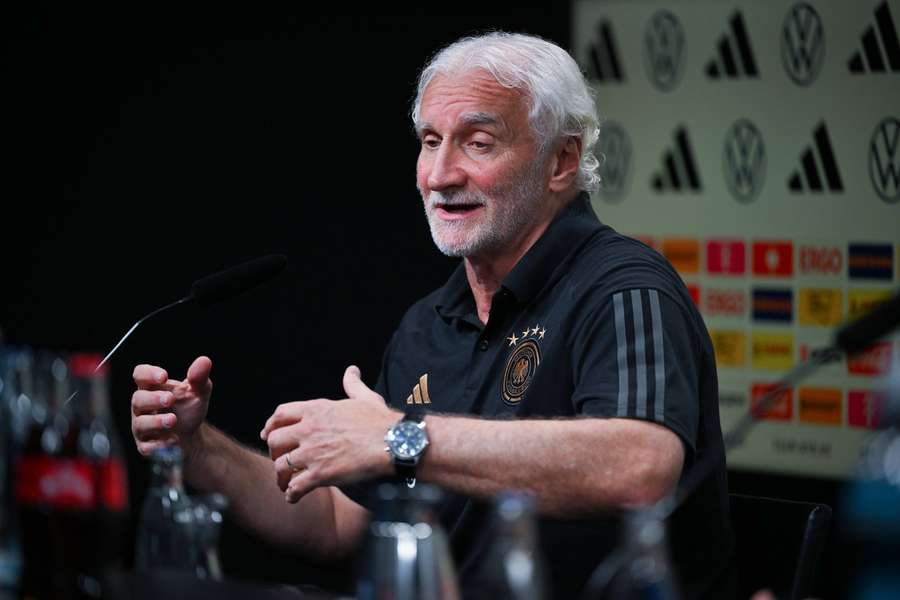 Rudi Völler hat sich auf der Pressekonferenz vor dem Spiel gegen Frankreich zur Trainersuche geäußert.
