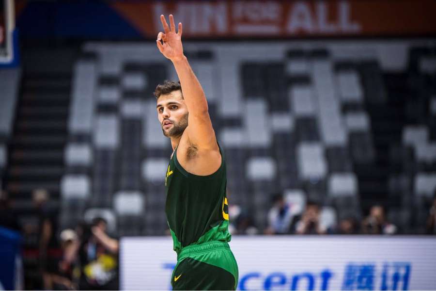 Raulzinho se lesionou na estreia da Copa do Mundo de Basquete