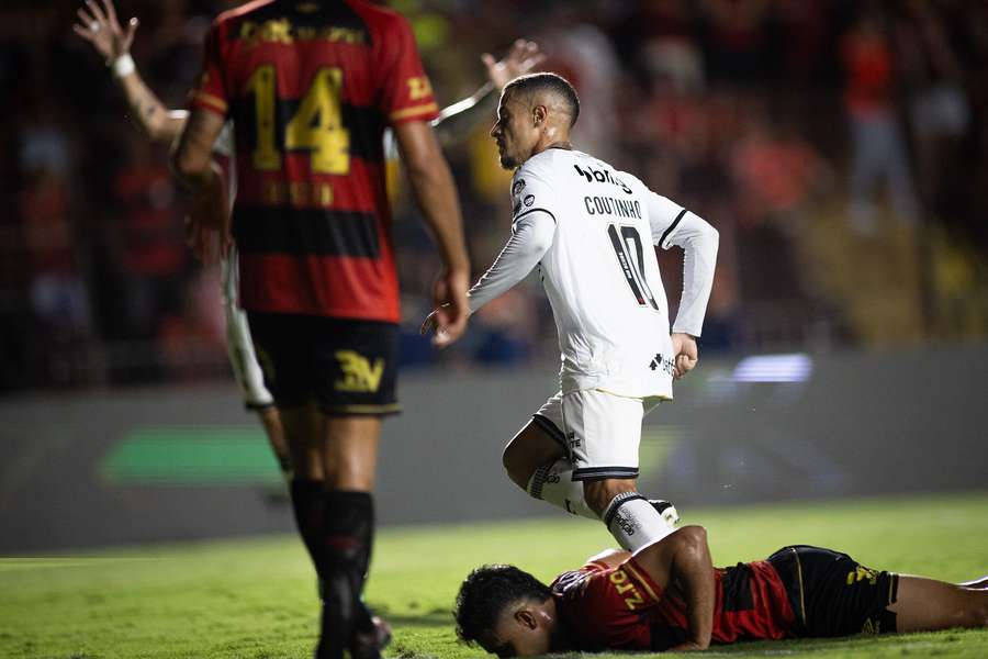 Coutinho marcou na vitória do Vasco sobre o Sport Coutinho marcou na vitória do Vasco sobre o Sport
