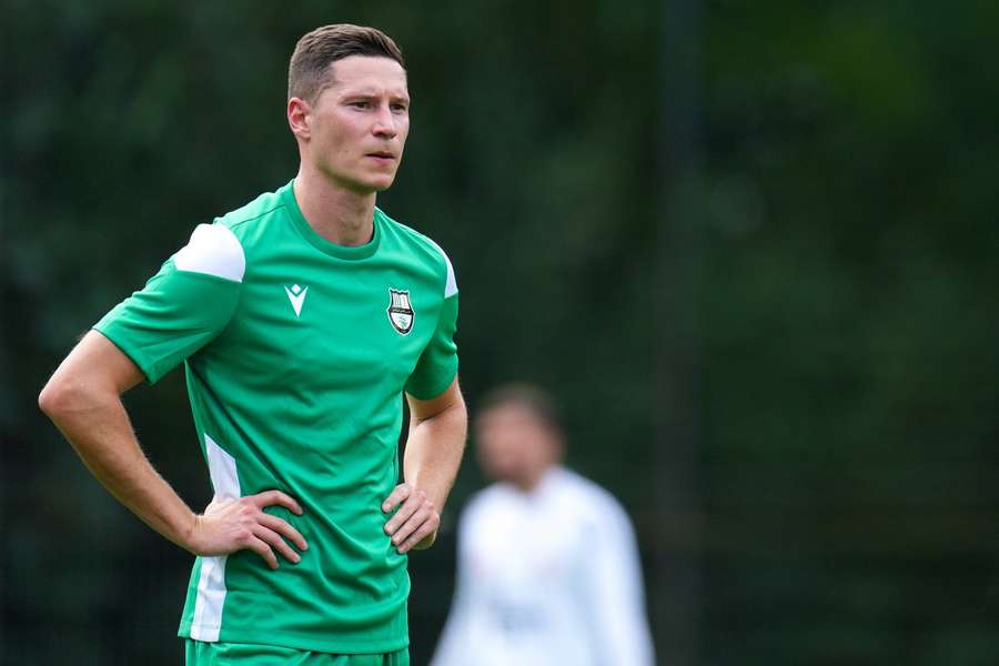 Julian Draxler im Trikot von Al-Ahli.