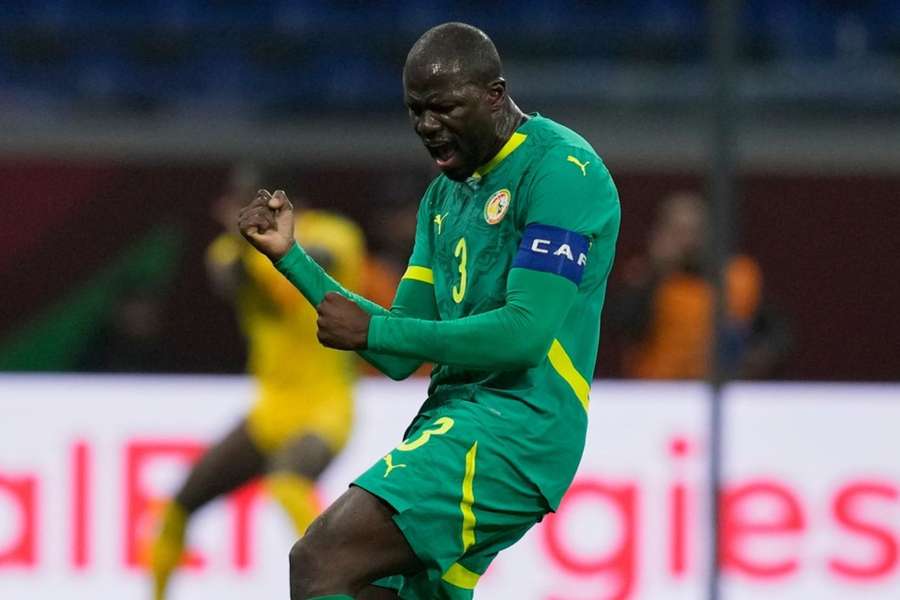 Koulibaly foi expulso na vitória do Senegal sobre o Benin Koulibaly foi expulso na vitória do Senegal sobre o Benin