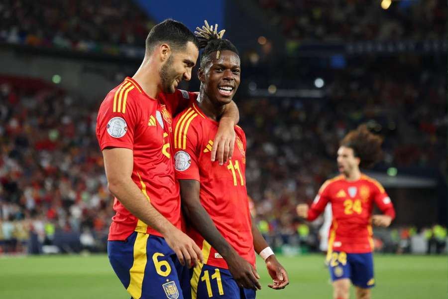 Nico Williams cu Mikel Merino