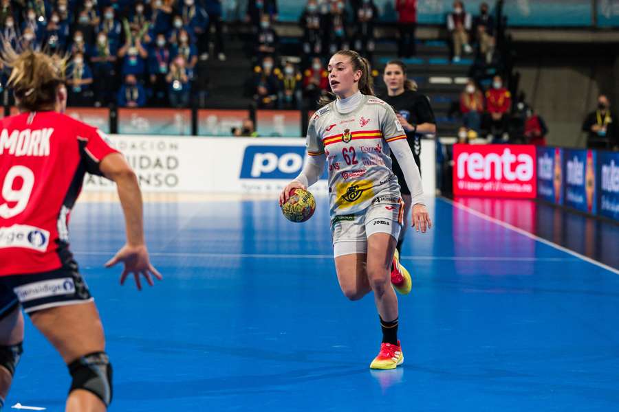 Paula Arcos, con la selección en el Mundial 2021, celebrado en España