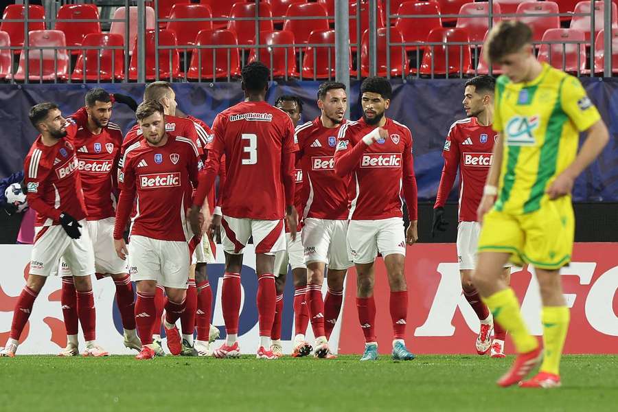Les Brestois célébrant le but d'Abdallah Sima en première mi-temps face à Nantes. 