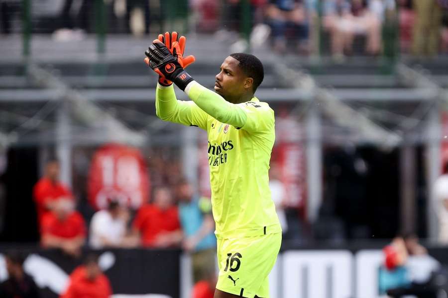 Como Mike Maignan é estratosférico, a sua equipa pode ter grandes esperanças antes da primeira mão